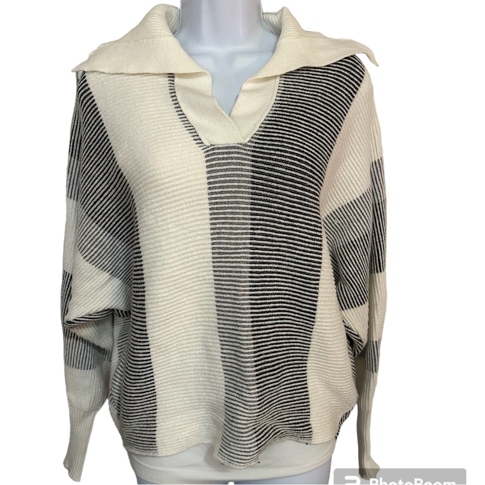 T Tahari Batwing Sweater - Women's Size Small
